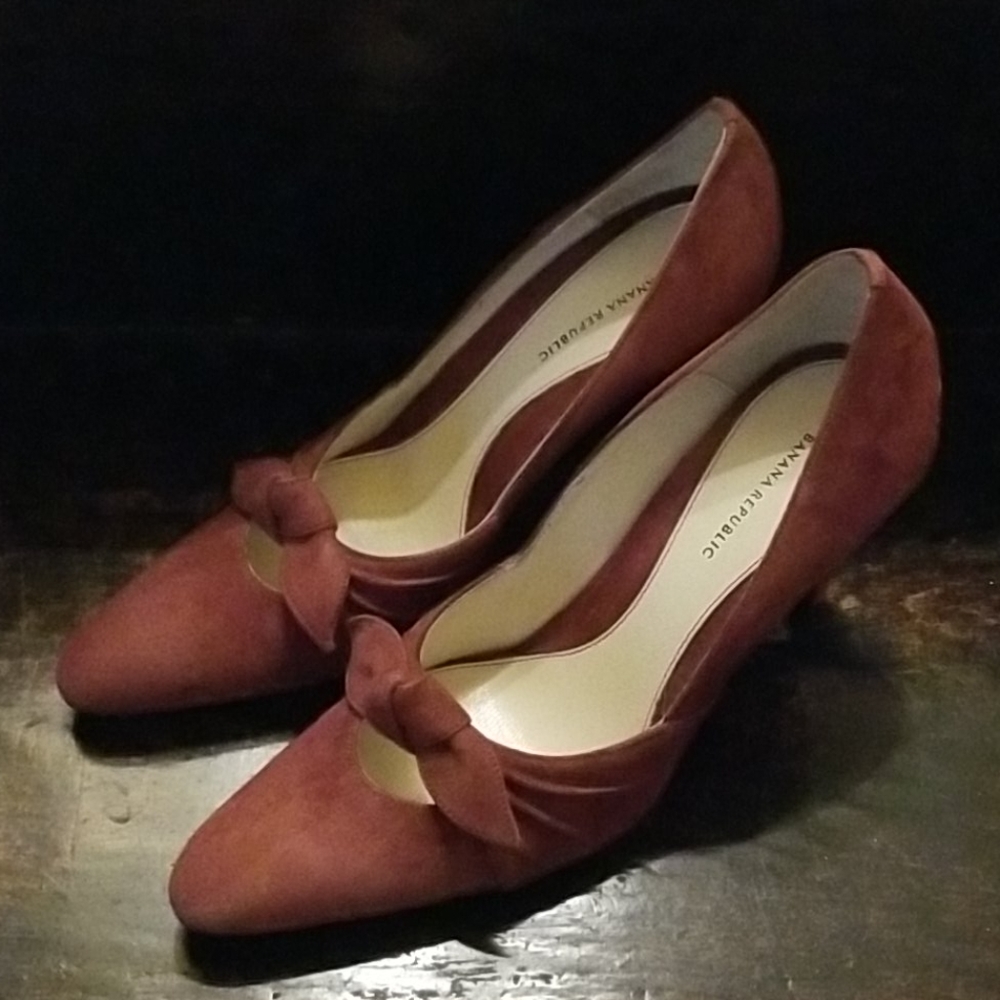 Banana Republic burgundy pumps